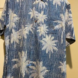 Men’s button up dress shirt